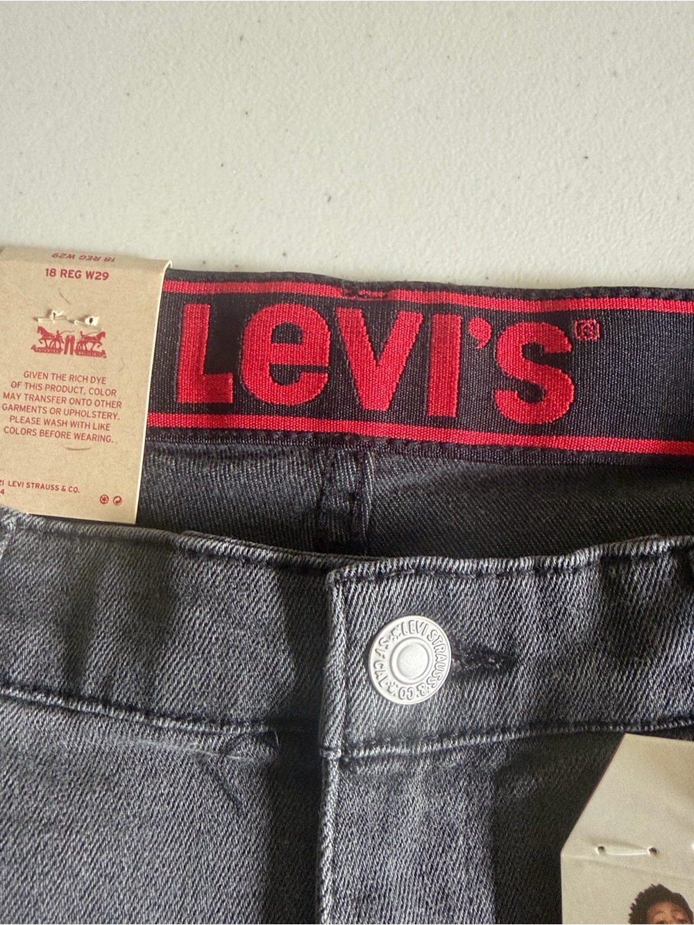 Boys Levi’s Performance Slim Short - 18 Reg 29W - Picture 3 of 10